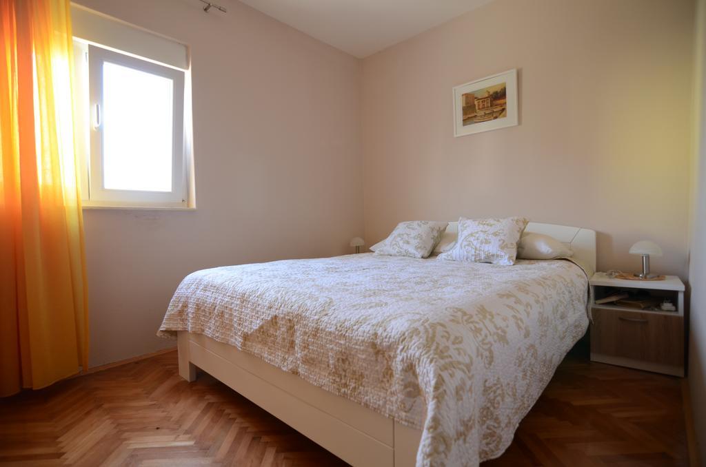 Apartment Emi Sukošan Exterior foto