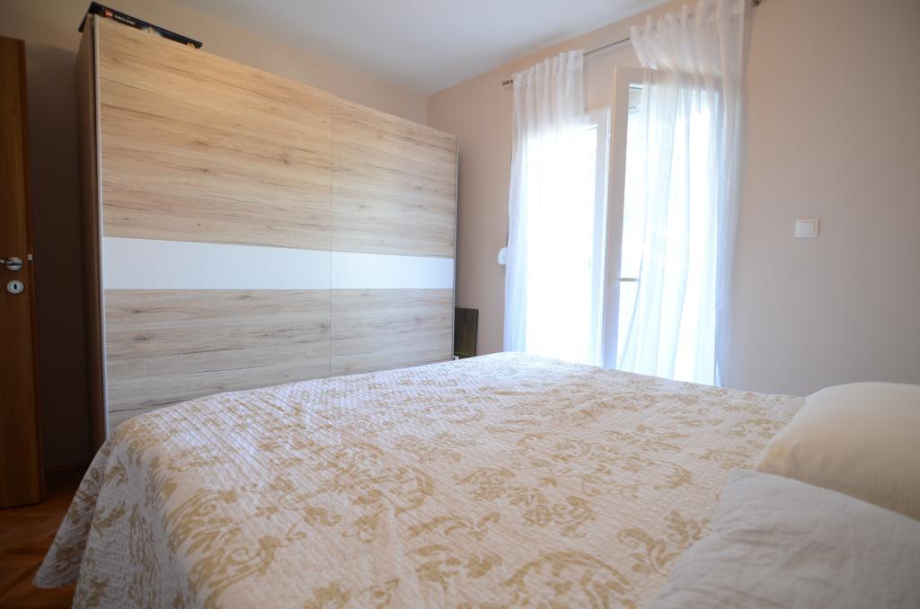Apartment Emi Sukošan Exterior foto